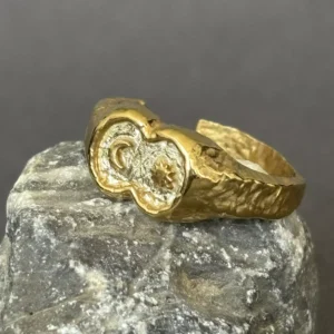 Anello materico ottone